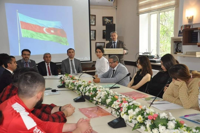 Azərbaycan Dillər Universitetində mənəvi dəyərlərlə bağlı tədbir keçirildi Azərbaycan Dillər Universitetində mənəvi dəyərlərlə bağlı tədbir keçirildi