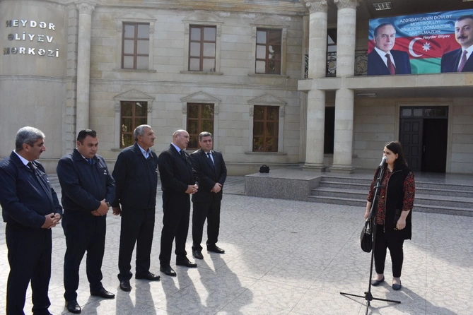 Kürdəmir sakinlərinin müraciətləri Açıq mikrofonda qeydə alındı — FOTO Kürdəmir sakinlərinin müraciətləri Açıq mikrofonda qeydə alındı — FOTO