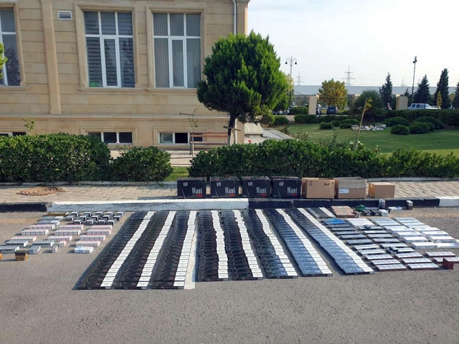 Ölkəyə qanunsuz gətirilən külli miqdarda siqaret müsadirə edildi — FOTO Ölkəyə qanunsuz gətirilən külli miqdarda siqaret müsadirə edildi — FOTO