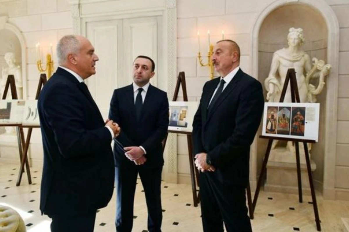 İlham Əliyev və İrakli Qaribaşvili “Qarabağ xanlığının irsi” sərgisi ilə tanış olublar