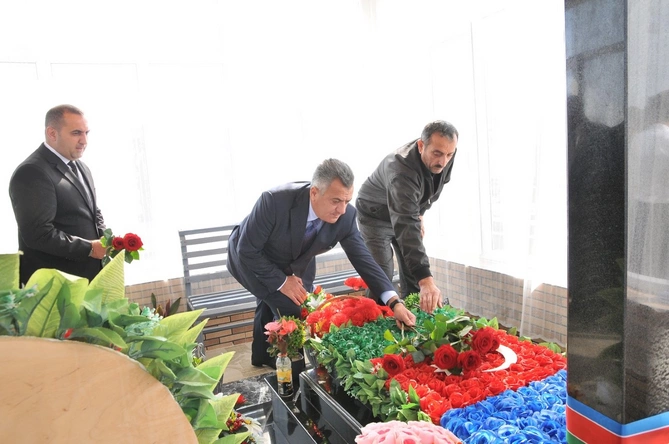 Abşeronda şəhidlərimiz anım günlərində yad edildi — FOTOLAR Abşeronda şəhidlərimiz anım günlərində yad edildi — FOTOLAR