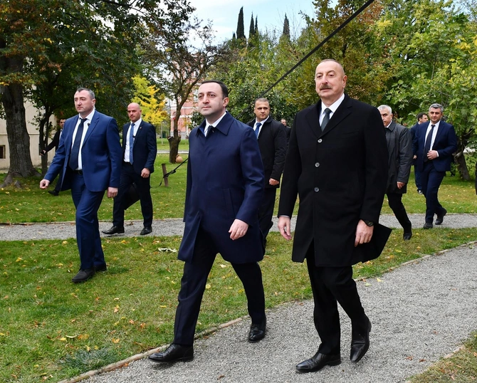 Gürcüstanın Mçxeti rayonundakı Muxrani sarayında mədəni proqram təqdim edilib — YENİLƏNİB (FOTOLAR) Gürcüstanın Mçxeti rayonundakı Muxrani sarayında mədəni proqram təqdim edilib — YENİLƏNİB (FOTOLAR)