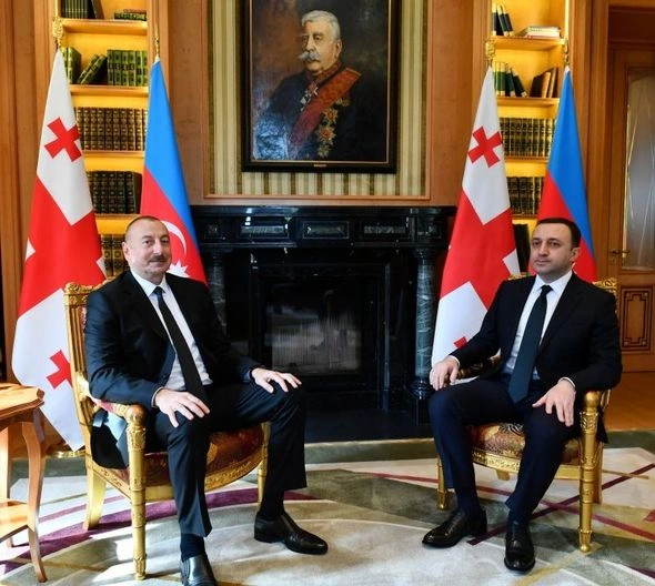 İlham Əliyevin Gürcüstanın Baş naziri ilə təkbətək görüşü keçirilib — YENİLƏNİB/FOTO İlham Əliyevin Gürcüstanın Baş naziri ilə təkbətək görüşü keçirilib — YENİLƏNİB/FOTO