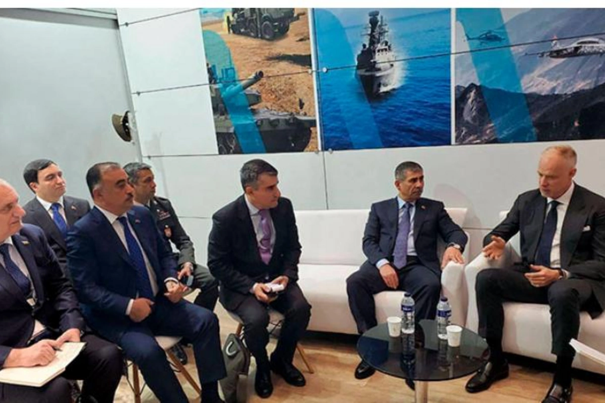 Müdafiə naziri macarıstanlı həmkarı ilə görüşdü — FOTO
