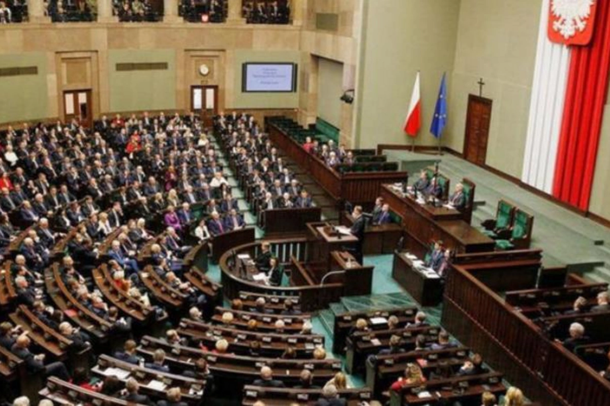 Polşa Senatı Rusiya hakimiyyətini “terrorçu rejim” kimi tanıdı