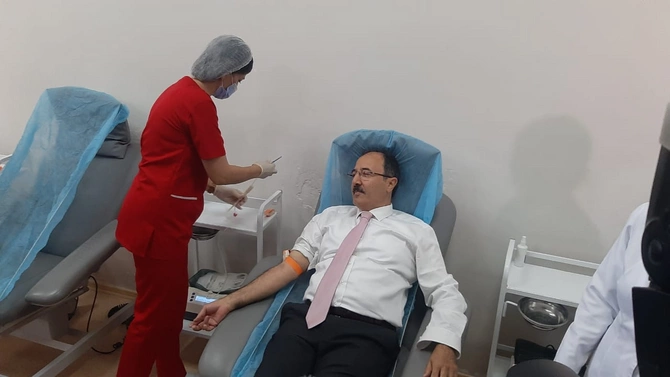 “Qanımız bir, canımız bir” devizli qanvermə aksiyasında Səfir də qan verdi — FOTO