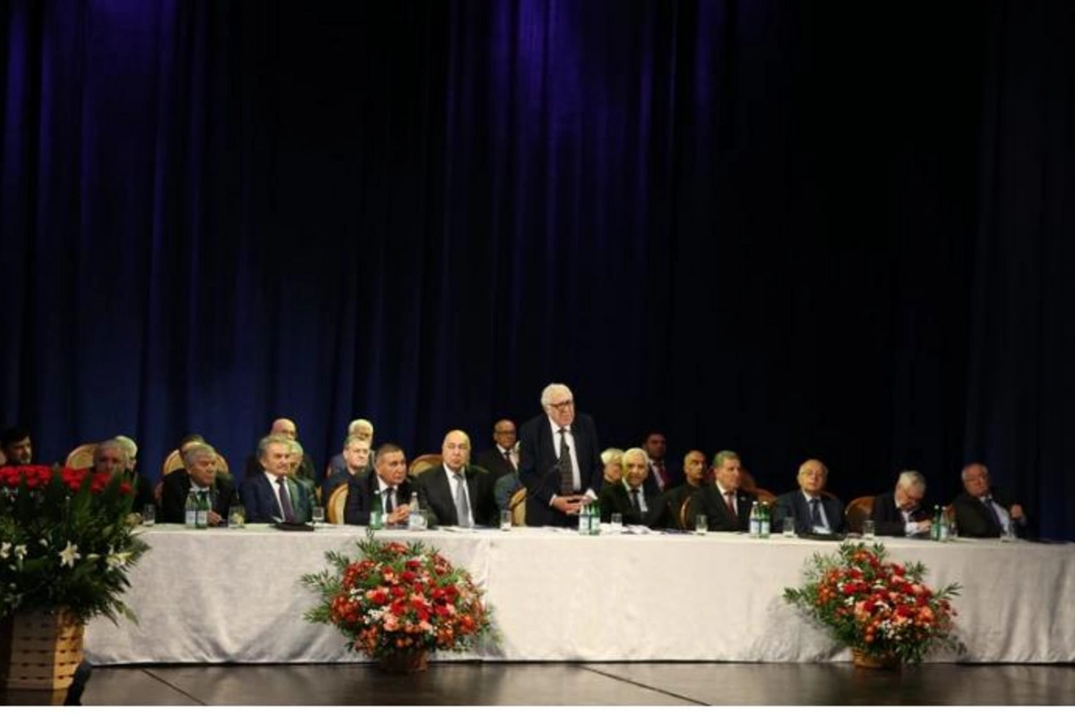 Yazıçılar qurultayda İlham Əliyevə müraciət etdilər
