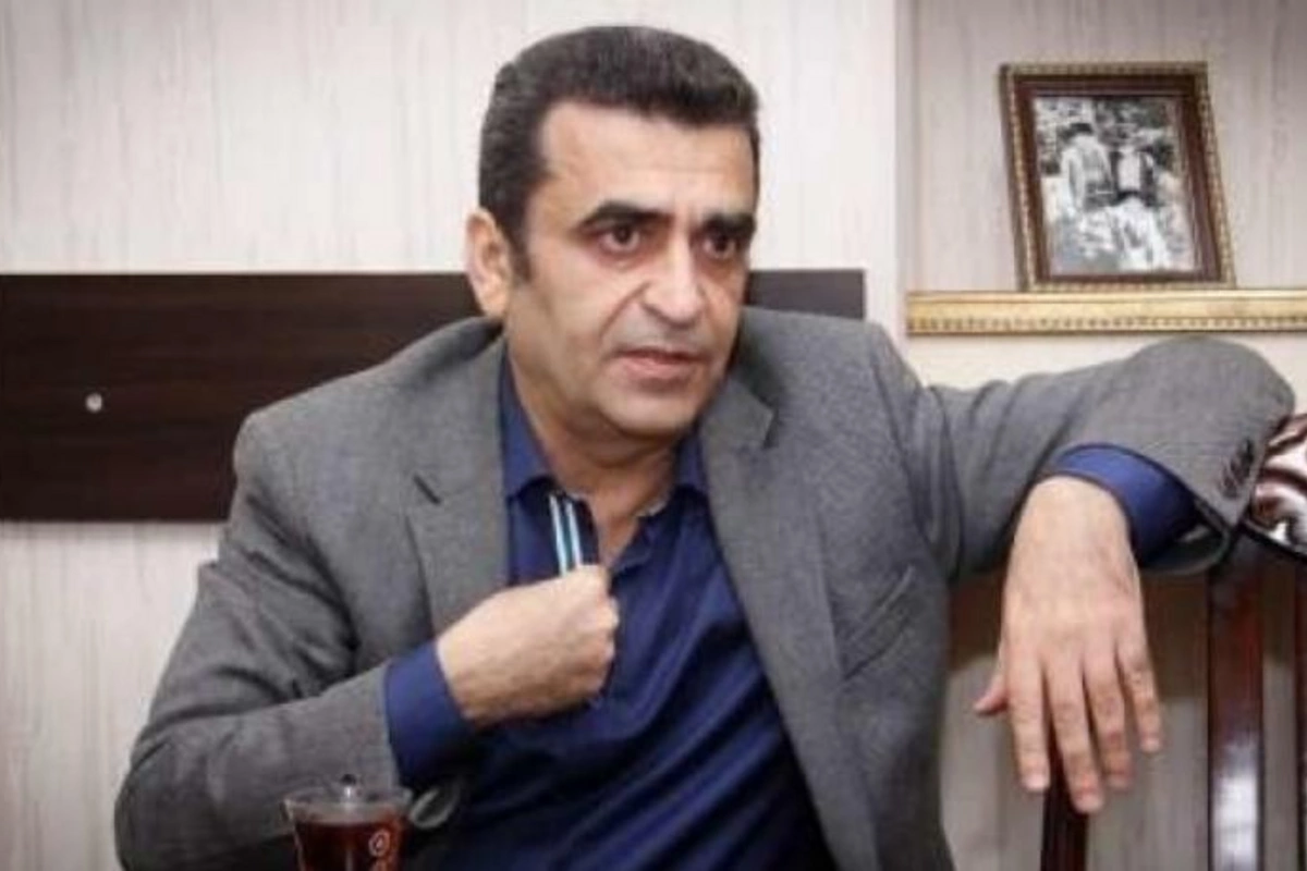 Aparıcıdan Ramiz Rövşənə: Anar hansı əsərin çəkisinə görə orada oturub? — VİDEO