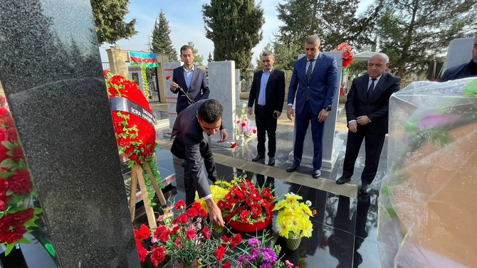 Salyanda şəhid Arif Rüstəmovun xatirəsi anıldı — FOTOLAR Salyanda şəhid Arif Rüstəmovun xatirəsi anıldı — FOTOLAR