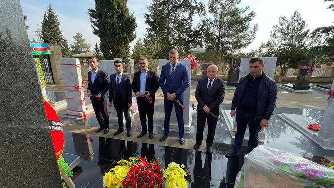 Salyanda şəhid Arif Rüstəmovun xatirəsi anıldı — FOTOLAR Salyanda şəhid Arif Rüstəmovun xatirəsi anıldı — FOTOLAR