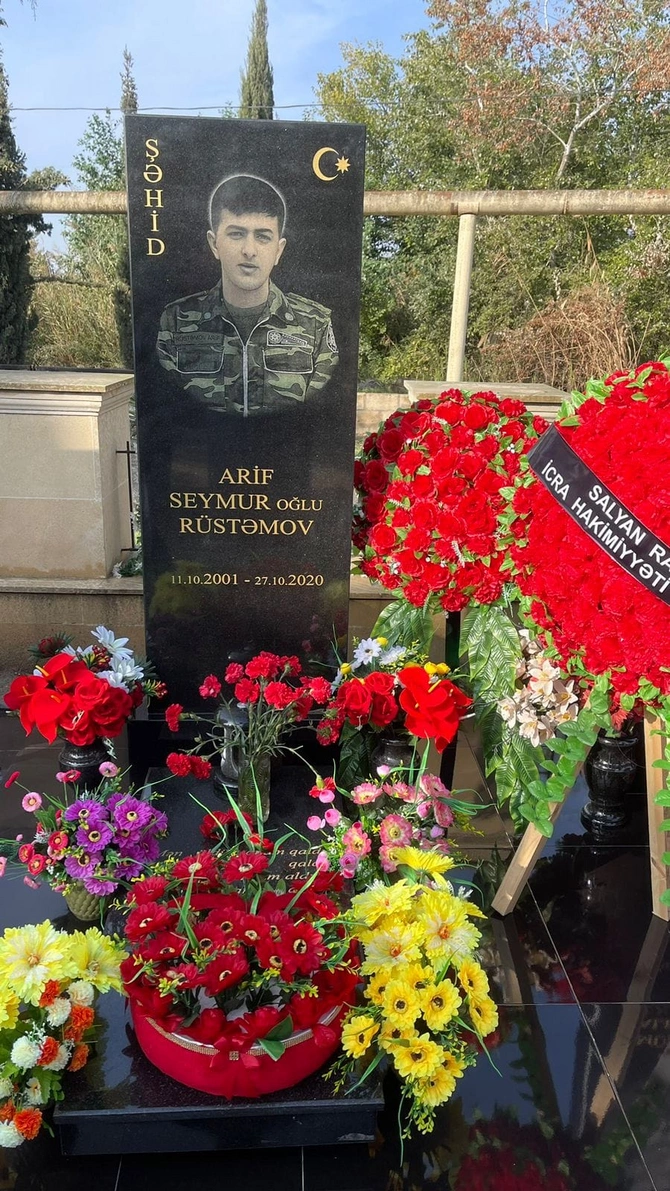 Salyanda şəhid Arif Rüstəmovun xatirəsi anıldı — FOTOLAR Salyanda şəhid Arif Rüstəmovun xatirəsi anıldı — FOTOLAR