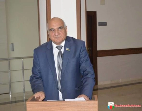 AYB-nin bölmə rəhbəri: “Nə pul? Nə yol xərci? Biz onları heç görmüşük ki, pul da versinlər?” AYB-nin bölmə rəhbəri: “Nə pul? Nə yol xərci? Biz onları heç görmüşük ki, pul da versinlər?”