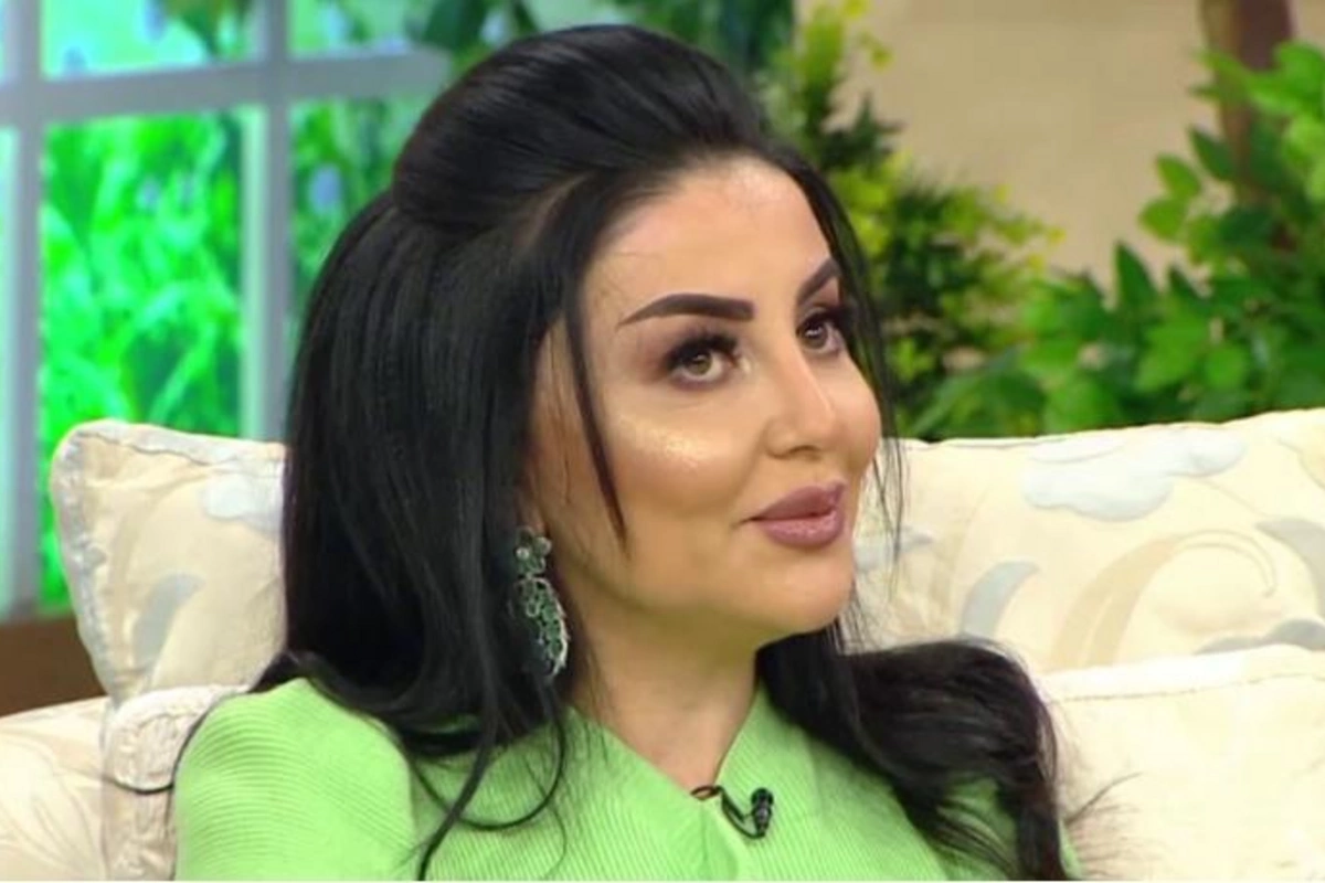 Toya gecikən Afət görün məclisə hansı geyimdə gəldi