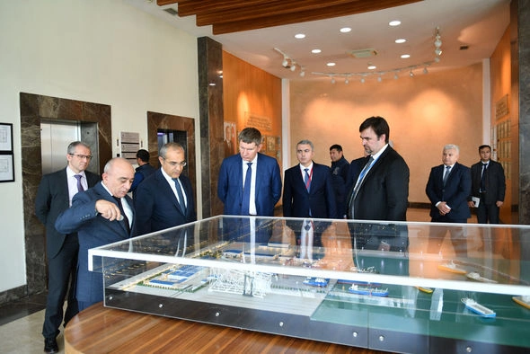Rusiyalı nazir və Mikayıl Cabbarov Ələt Azad İqtisadi Zonasında və Bakı Gəmiqayırma Zavodunda olublar — FOTO