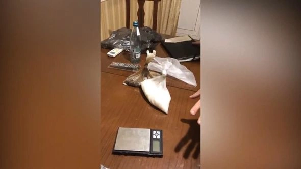 Badamdarda narkotik satan dörd nəfər saxlanıldı — FOTO/VİDEO Badamdarda narkotik satan dörd nəfər saxlanıldı — FOTO/VİDEO