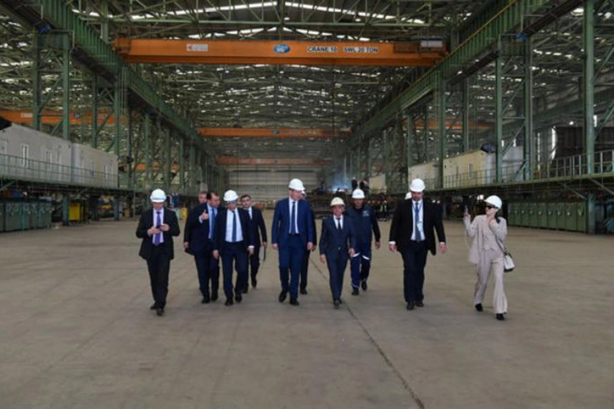 Rusiyalı nazir və Mikayıl Cabbarov Ələt Azad İqtisadi Zonasında və Bakı Gəmiqayırma Zavodunda olublar — FOTO