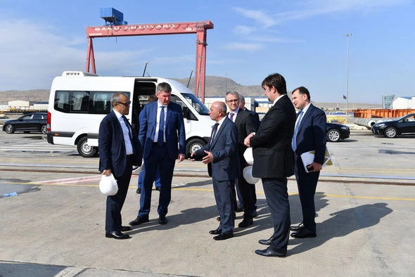 Rusiyalı nazir və Mikayıl Cabbarov Ələt Azad İqtisadi Zonasında və Bakı Gəmiqayırma Zavodunda olublar — FOTO