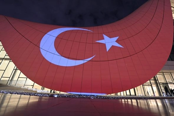 Heydər Əliyev Mərkəzi Türkiyə və Azərbaycan bayraqları ilə işıqlandırılıb — FOTOLAR