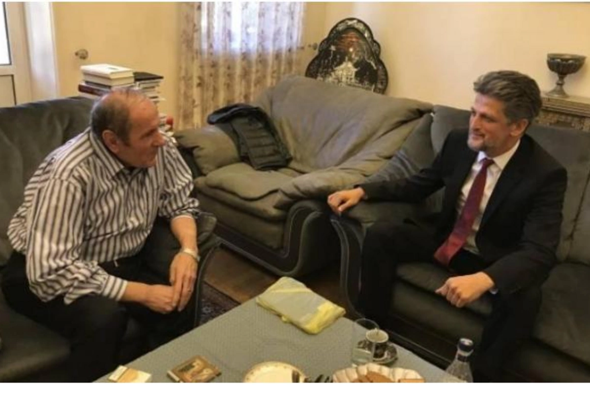 Türkiyəli deputat İrəvana gəldi — Eks-prezidentlə təkbətək görüşdü