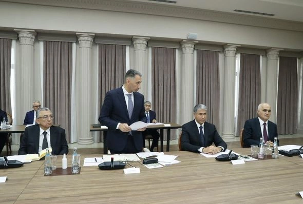 Bakıda nəqliyyat sahəsinin vəziyyətinə həsr olunan müşavirə keçirildi — FOTOLAR