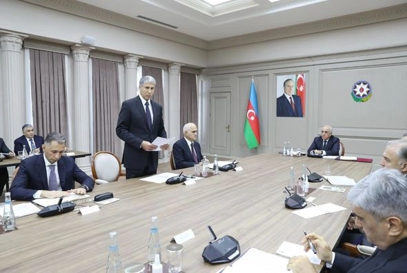 Bakıda nəqliyyat sahəsinin vəziyyətinə həsr olunan müşavirə keçirildi — FOTOLAR