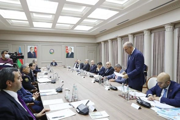 Bakıda nəqliyyat sahəsinin vəziyyətinə həsr olunan müşavirə keçirildi — FOTOLAR
