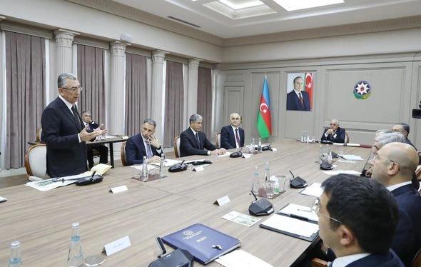 Bakıda nəqliyyat sahəsinin vəziyyətinə həsr olunan müşavirə keçirildi — FOTOLAR