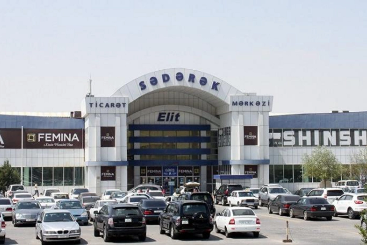 “Sədərək” ticarət mərkəzindəki yanğın söndürüldü