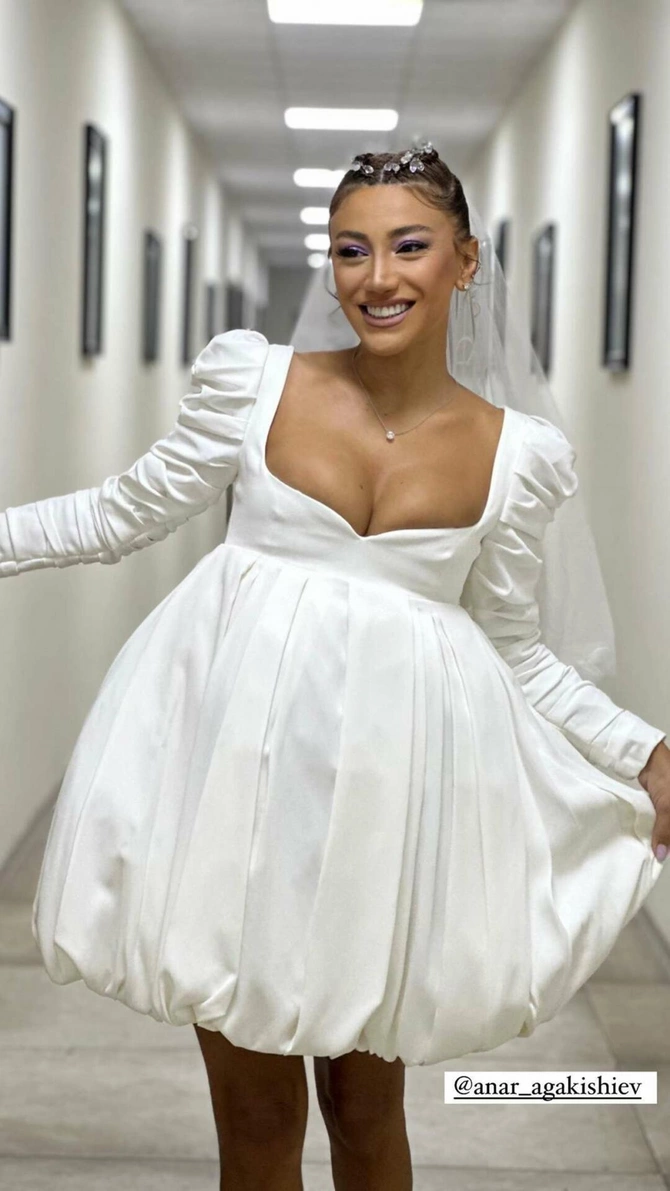 Röya geyimi ilə diqqət mərkəzində — FOTO Röya geyimi ilə diqqət mərkəzində — FOTO