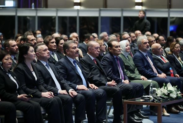Ərdoğan azərbaycanlı naziri TƏLTİF ETDİ — FOTOLAR Ərdoğan azərbaycanlı naziri TƏLTİF ETDİ — FOTOLAR