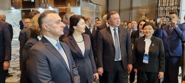 Ərdoğan azərbaycanlı naziri TƏLTİF ETDİ — FOTOLAR Ərdoğan azərbaycanlı naziri TƏLTİF ETDİ — FOTOLAR