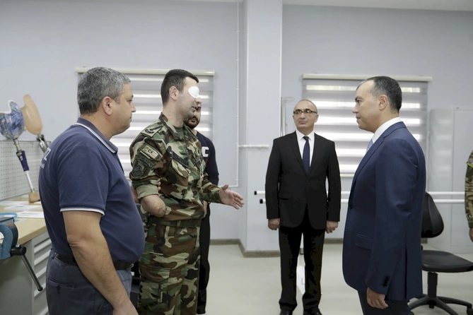Sahil Babayev yüksək texnologiyalı protezlərlə təmin edilmiş hərbçilərlə görüşüb — FOTO