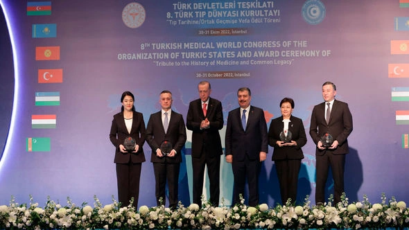 Ərdoğan azərbaycanlı naziri TƏLTİF ETDİ — FOTOLAR Ərdoğan azərbaycanlı naziri TƏLTİF ETDİ — FOTOLAR