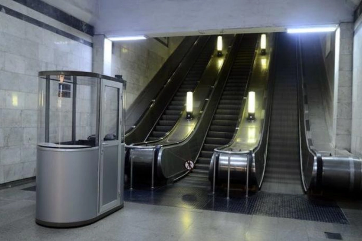 Bakı metrosunda eskalator dayandı: xəsarət alanlar var