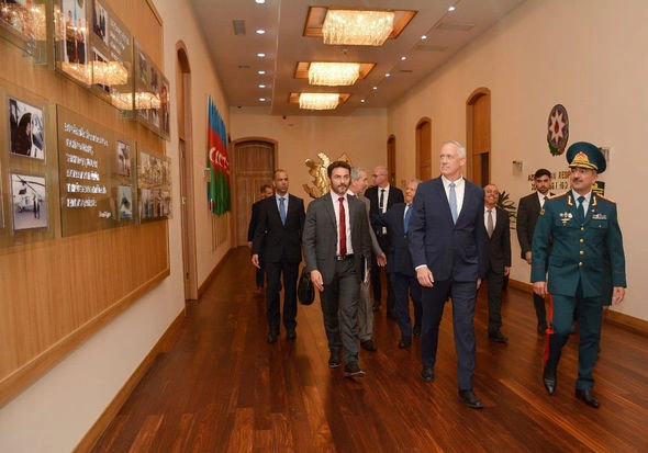 DSX rəisi İsrailin müdafiə naziri ilə görüşüb — FOTO DSX rəisi İsrailin müdafiə naziri ilə görüşüb — FOTO