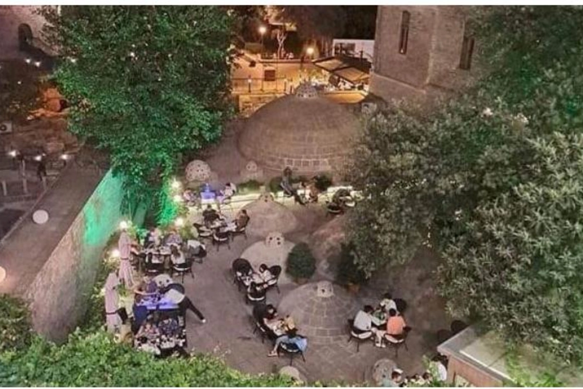 Bakıda tarixi hamamın üzərində restoran… — Memar