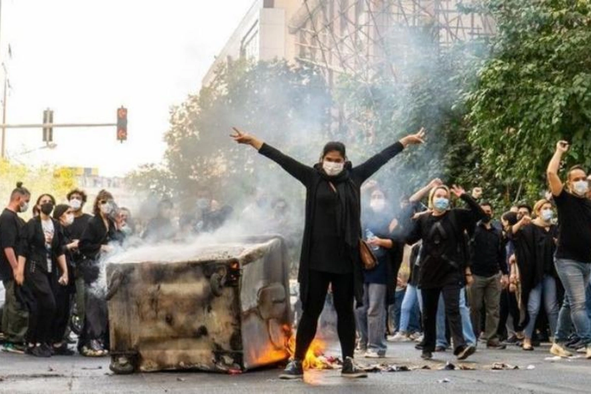 “İranda etirazları, sadəcə, hicabla əlaqələndirmək olmaz” — MÜSAHİBƏ