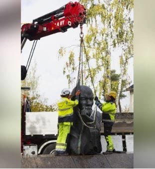Finlandiyada Leninin sonuncu abidəsi sökülüb — FOTO Finlandiyada Leninin sonuncu abidəsi sökülüb — FOTO