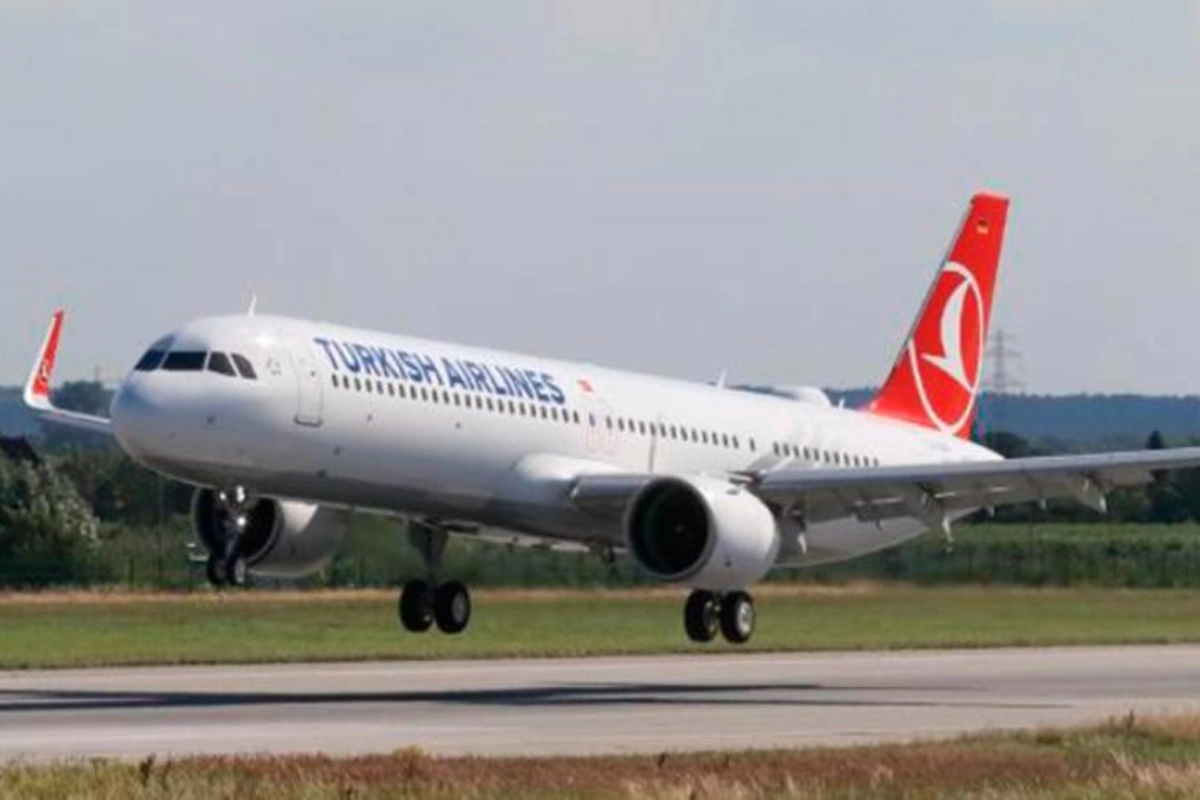 “Turkish Airlines”ın təyyarəsi Bakı aeroportuna geri qayıtdı
