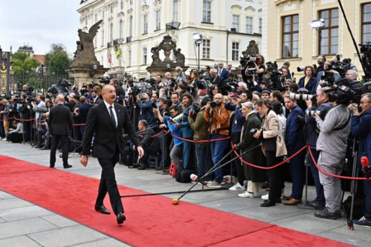İlham Əliyev “Avropa siyasi birliyi” Zirvə Toplantısının iclasında iştirak edib — YENİLƏNİB (FOTO/VİDEO)