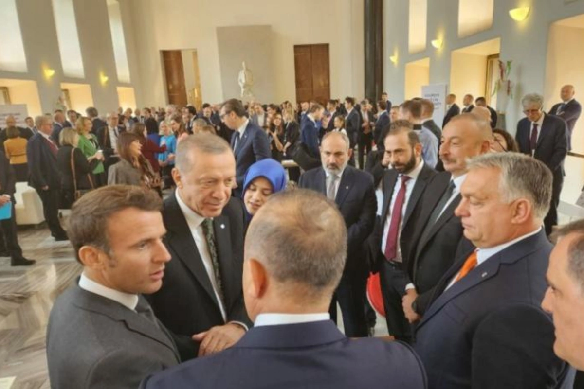 Ərdoğanın Makronla etdiyi bu zarafat gündəm oldu — VİDEO