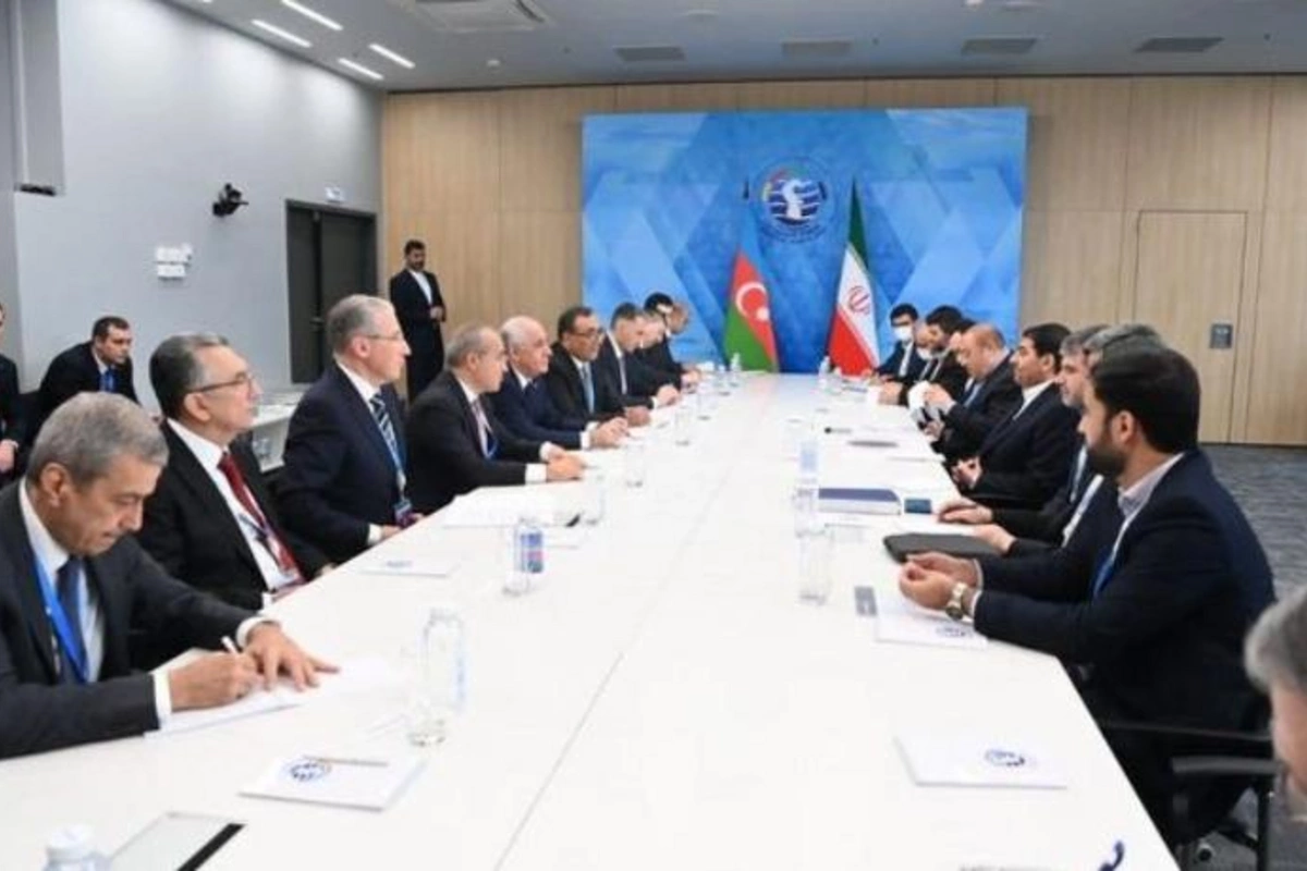 Əli Əsədov İranın birinci vitse-prezidenti ilə görüşüb