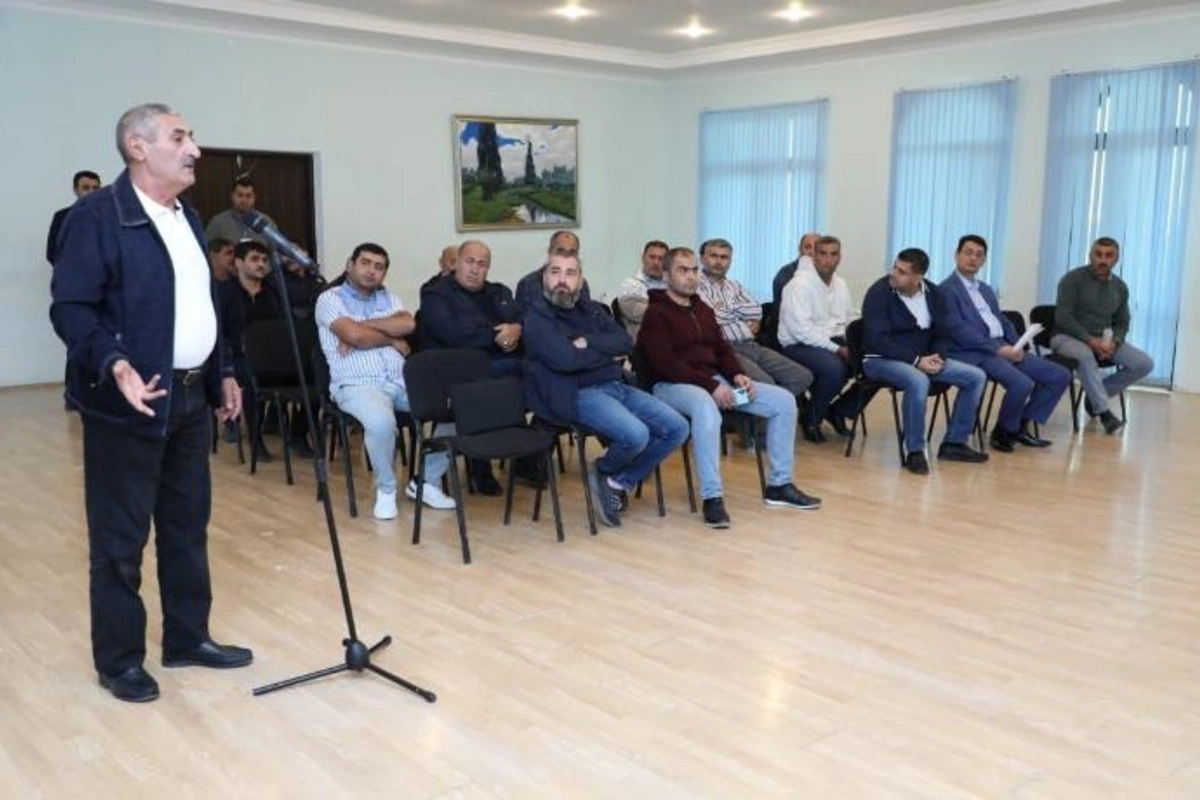 Açıq mikrofonda Zirə qəsəbəsi sahibkarlarının müraciətləri qeydə alındı — FOTO