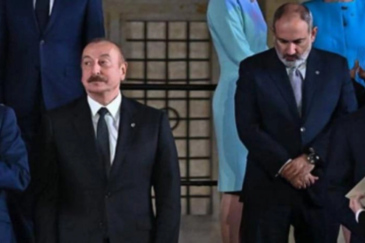 Bədən dili üzrə mütəxəssis məşhur fotonu şərh etdi — EKSKLÜZİV