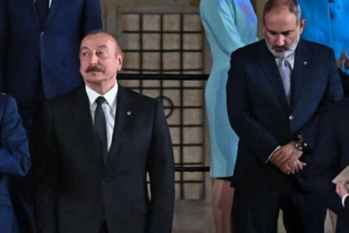 İlham Əliyevin və Nikol Paşinyanın bədən dili — Dövlət başçılarının emosiyaları nə deyir...
