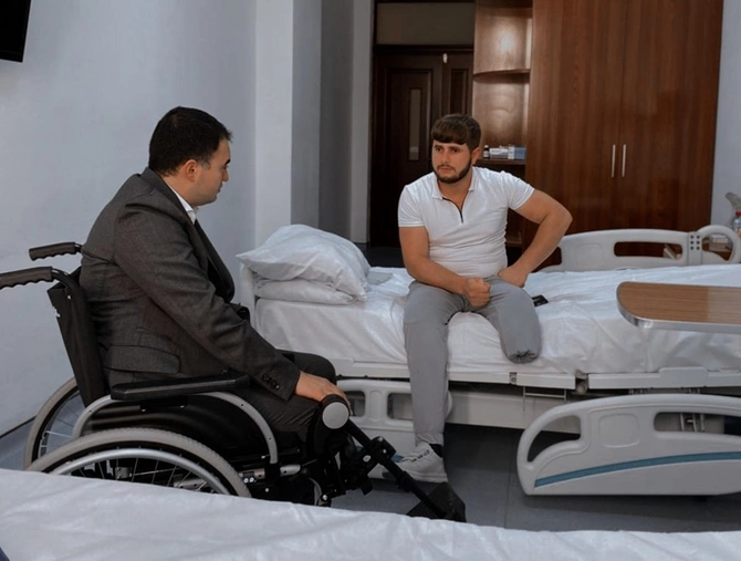 Azərbaycanlı deputat əlil arabasında OTURDU — FOTO Azərbaycanlı deputat əlil arabasında OTURDU — FOTO