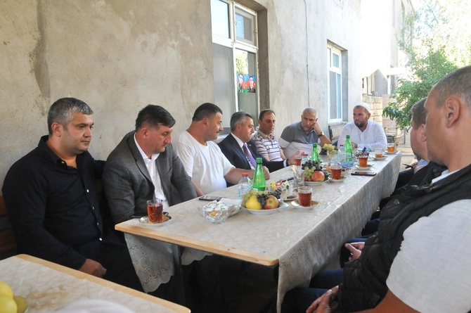 Abşeronda şəhid ailələrinə ziyarət davam etdirilir — FOTOLAR