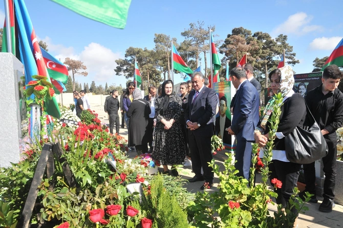 Abşeronda şəhid ailələrinə ziyarət davam etdirilir — FOTOLAR