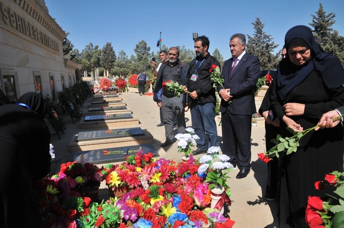 Abşeronda şəhid ailələrinə ziyarət davam etdirilir — FOTOLAR
