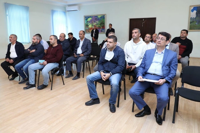 Açıq mikrofonda Zirə qəsəbəsi sahibkarlarının müraciətləri qeydə alındı — FOTO
